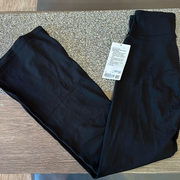 Lululemon Groove Super-High-Rise Split-Hem Flare Pant *Nulu
Black size 6 NWT - Picture 2 of 5